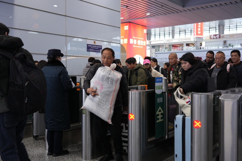 2026年节前春运预计开行夜间高铁594列 深圳铁路加大运力助旅客返乡