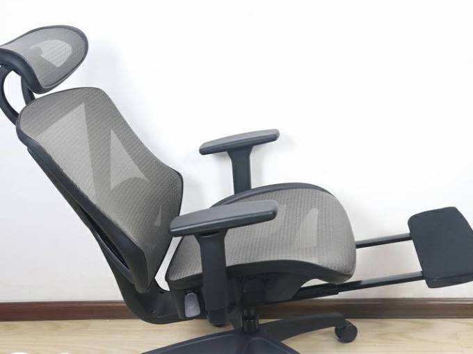 永艺股份获得实用新型专利授权:“桌板装饰组件及桌具”