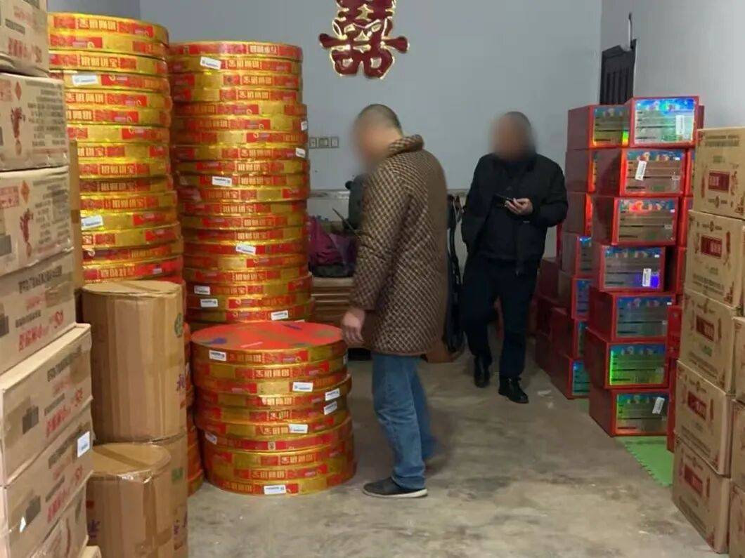 应急管理部:加强烟花爆竹非法制售、储存的排查打击