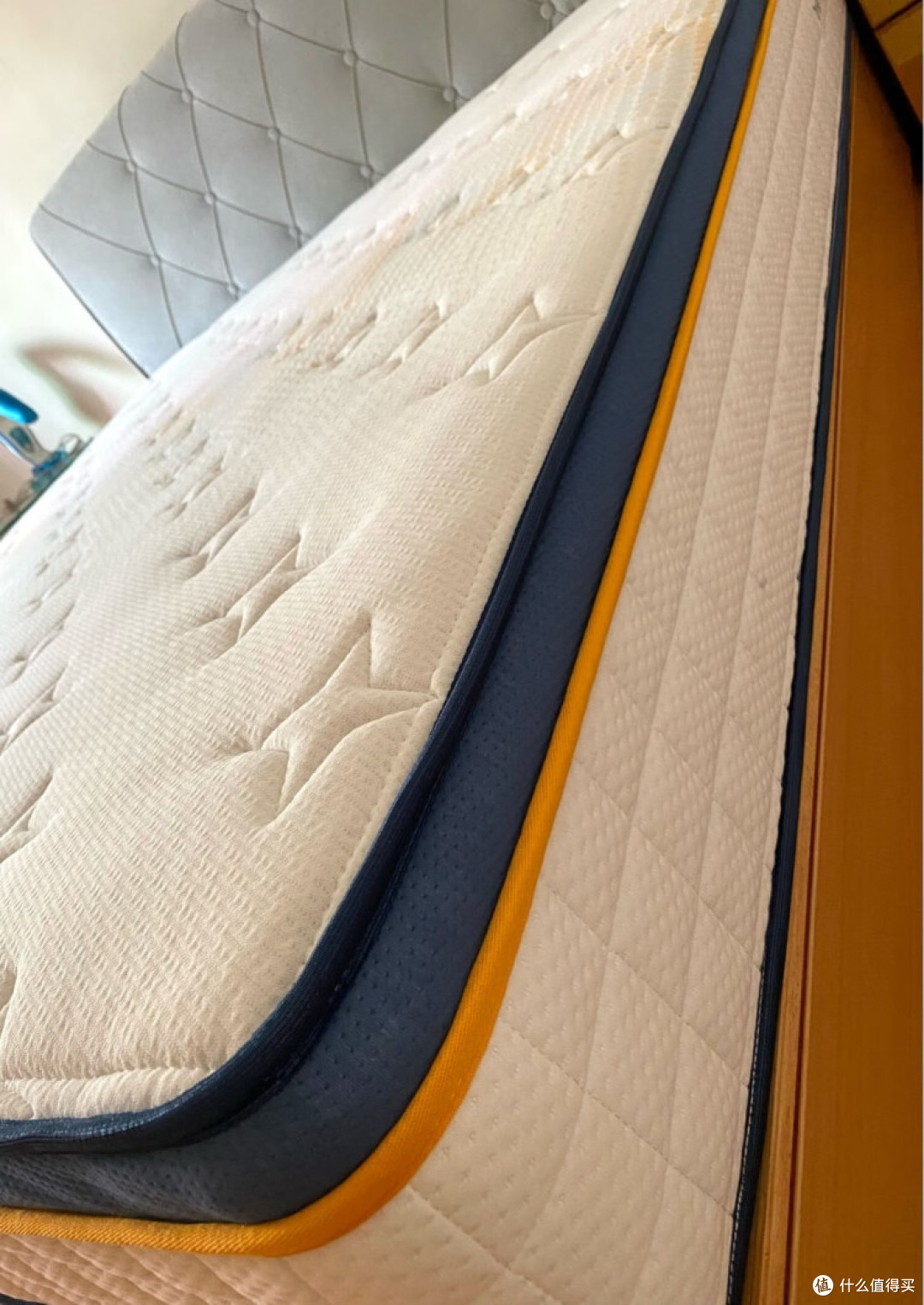 喜临门获得外观设计专利授权:“床垫(冰蓝屿)”