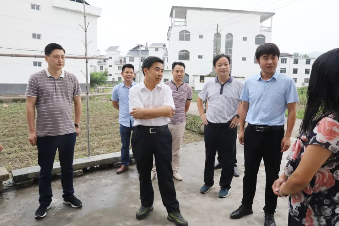 罗 牛 山：公司主营业务包括生猪养殖及屠宰加工、冷链业务、教育服务和房地产开发业务