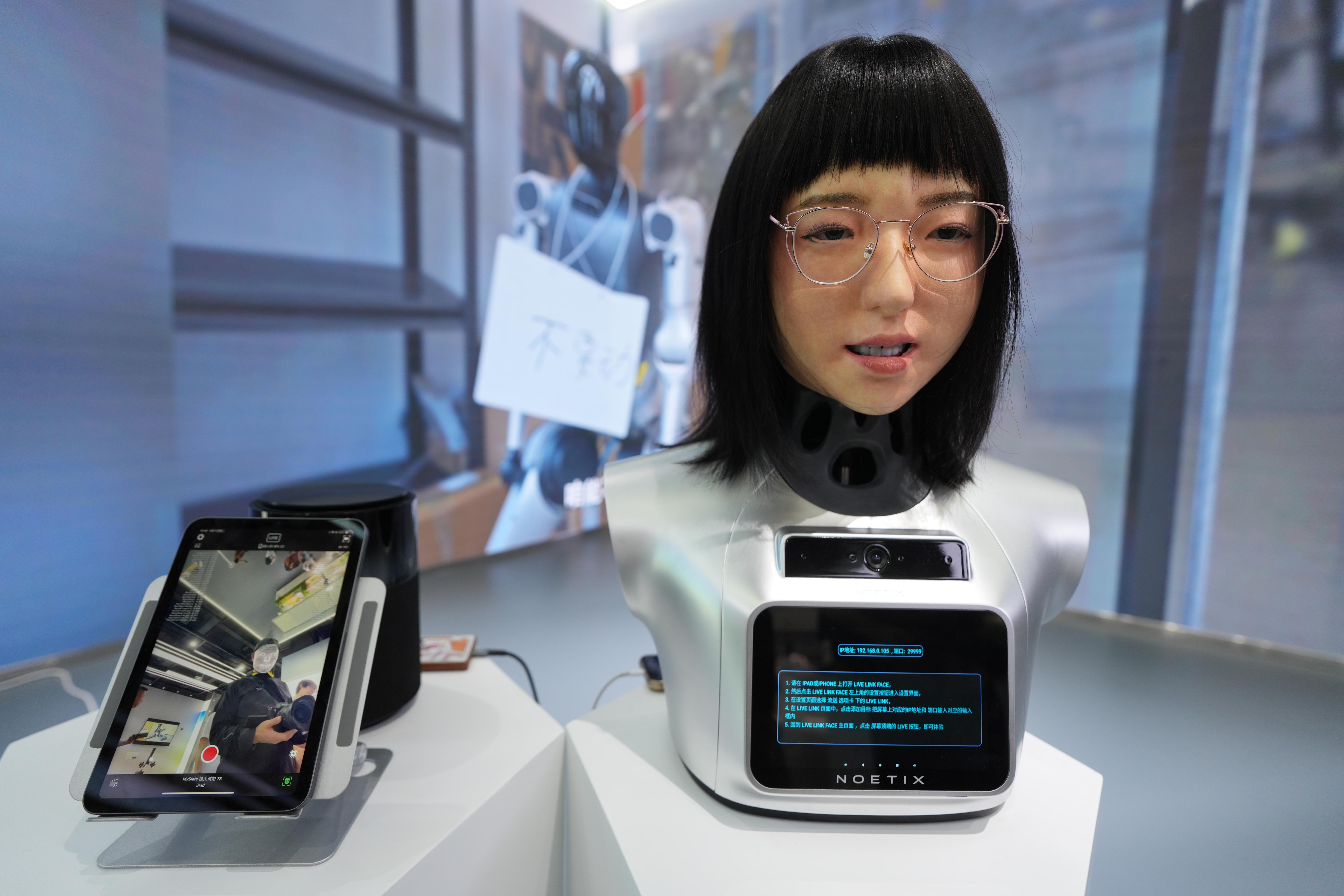 松延动力成为春晚仿生人形机器人独家合作伙伴 多款产品亮相春晚舞台