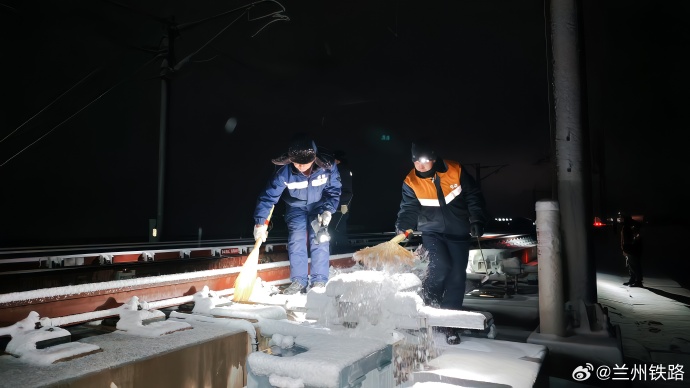 电磁融雪,他们为铁路轨道“送温暖”