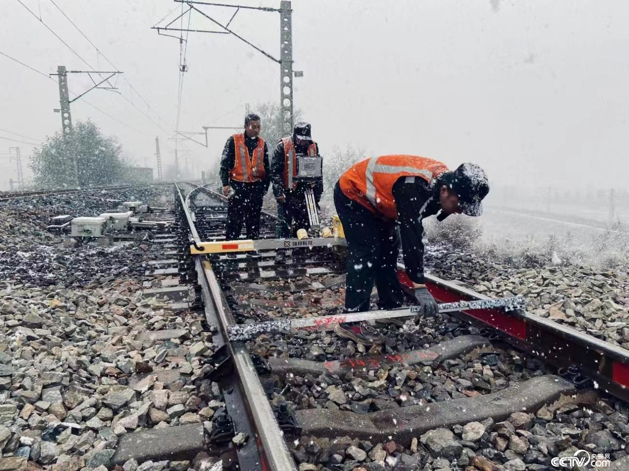 电磁融雪,他们为铁路轨道“送温暖”