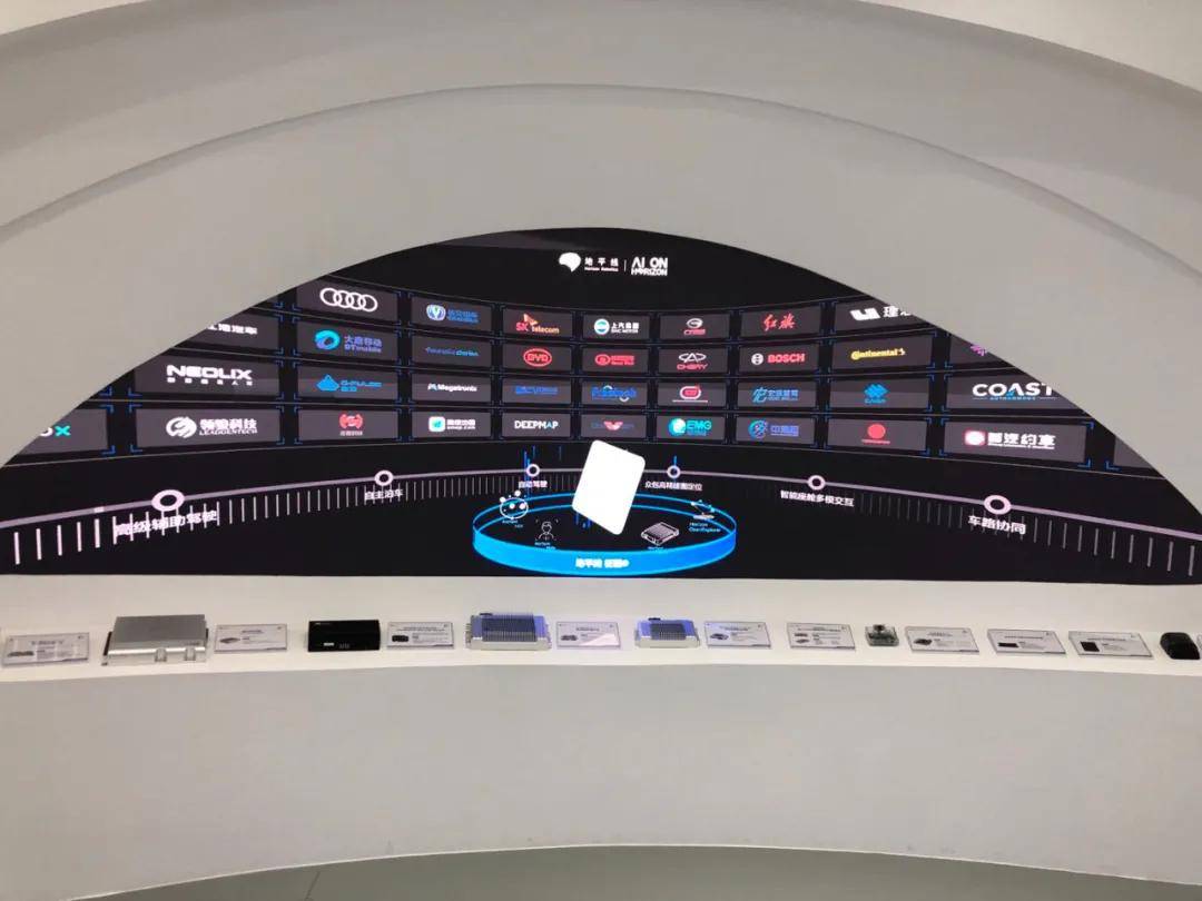 大厂AI竞速，争抢超级入口｜TMT年度盘点