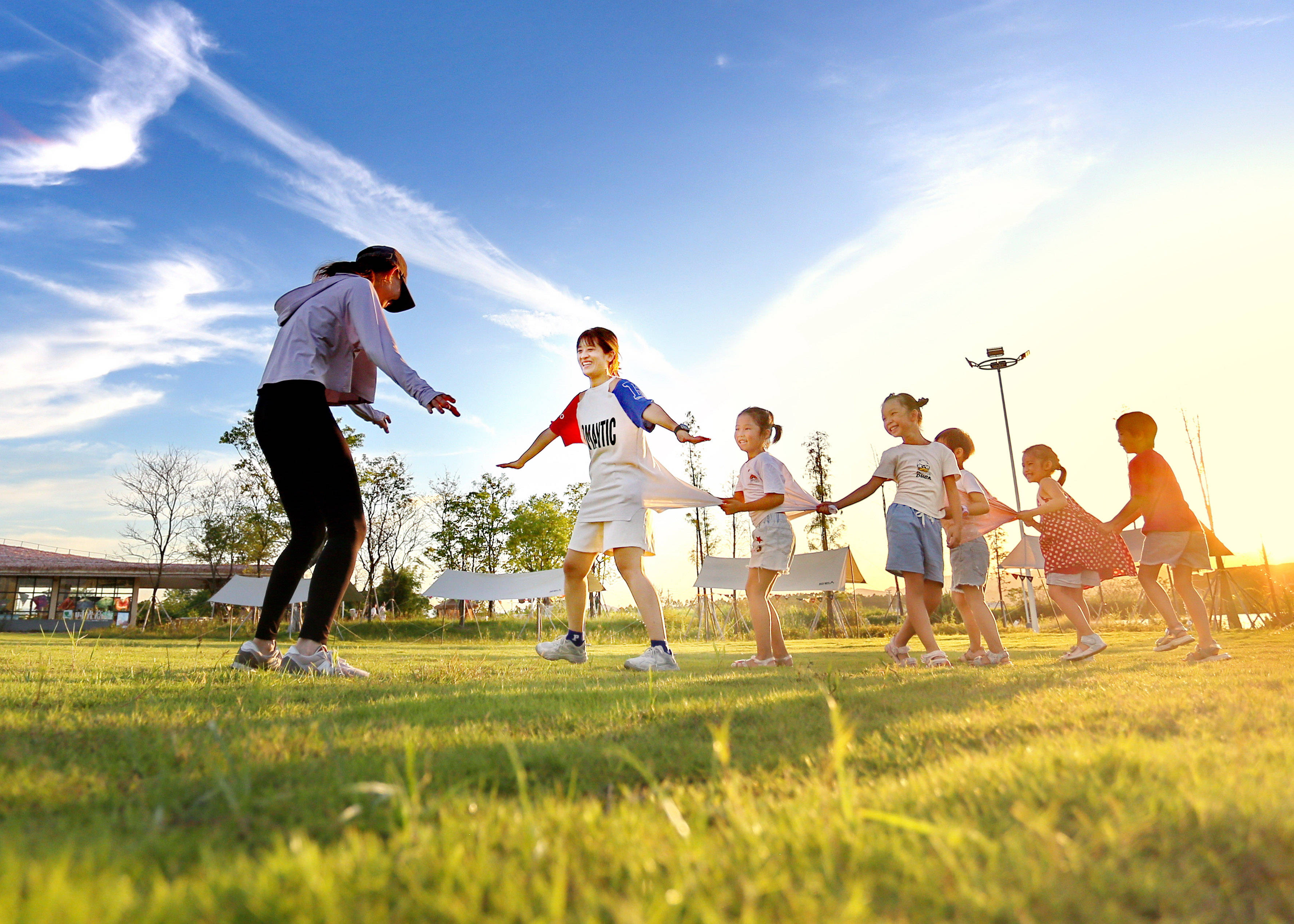 甘肃小城的娃娃们，回家“办年”