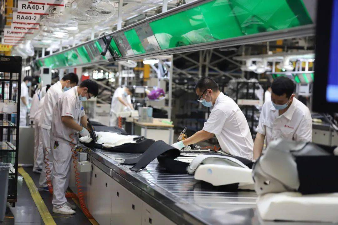 收购李尔座椅工厂、进军Robot,汽车饰件“老二”新泉股份冲击A+H股