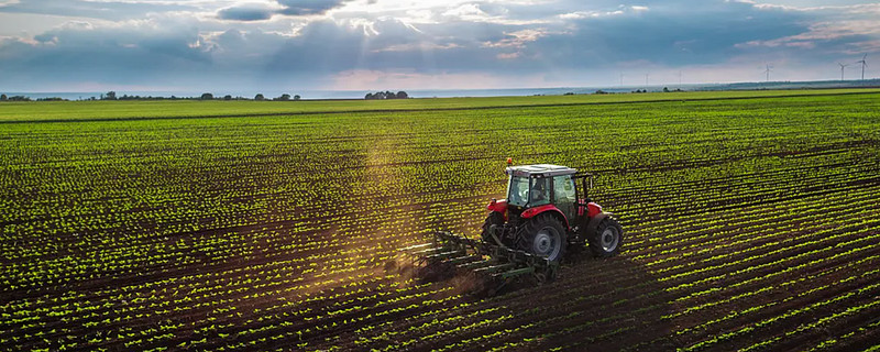 小熊电器：公司产品售价受原材料成本、市场供需关系、行业环境等多种因素综合影响