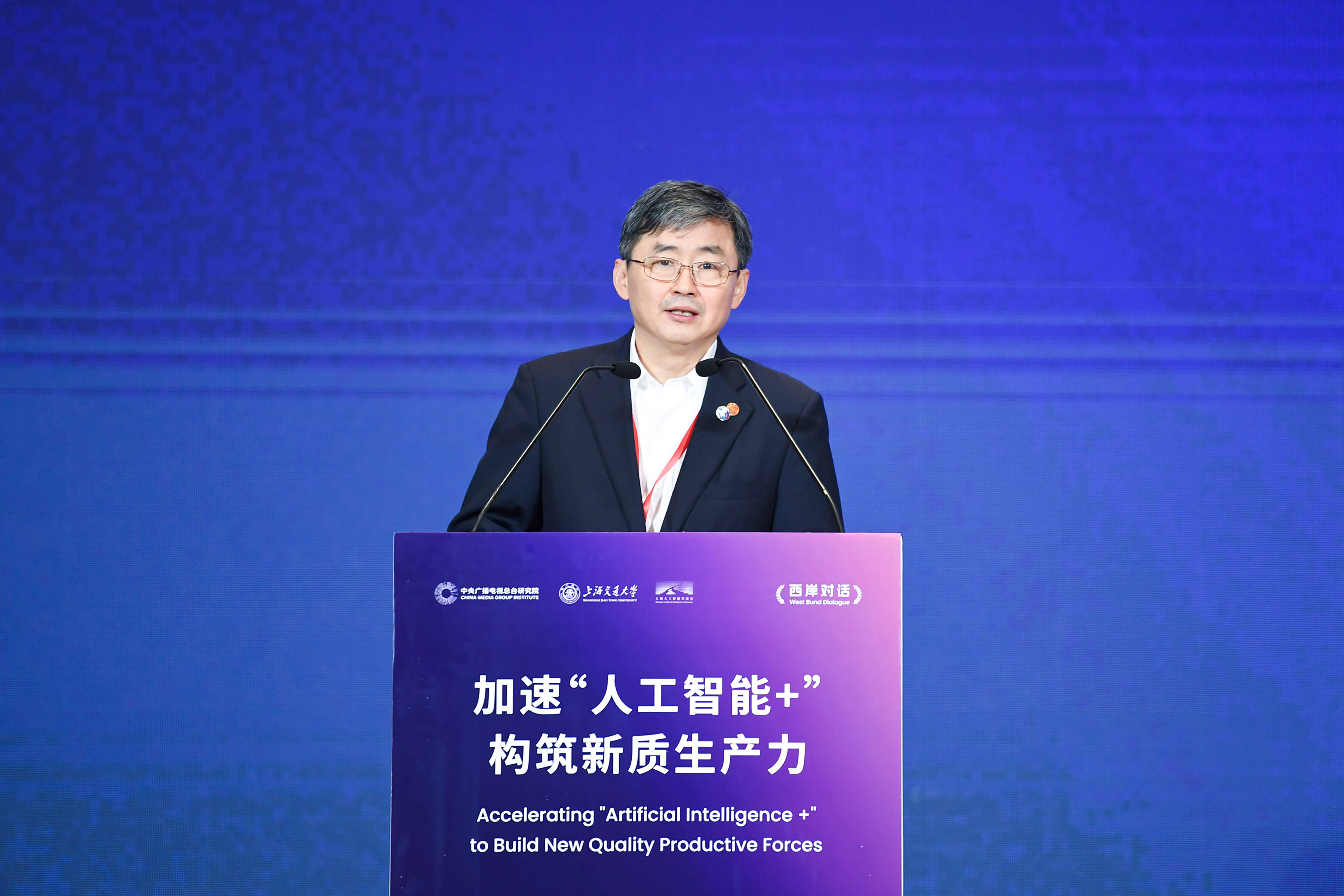 政府工作报告首提“智能经济新形态” 零一万物CEO李开复：开源是中国AI在全球科技竞争中“换道超车”的关键