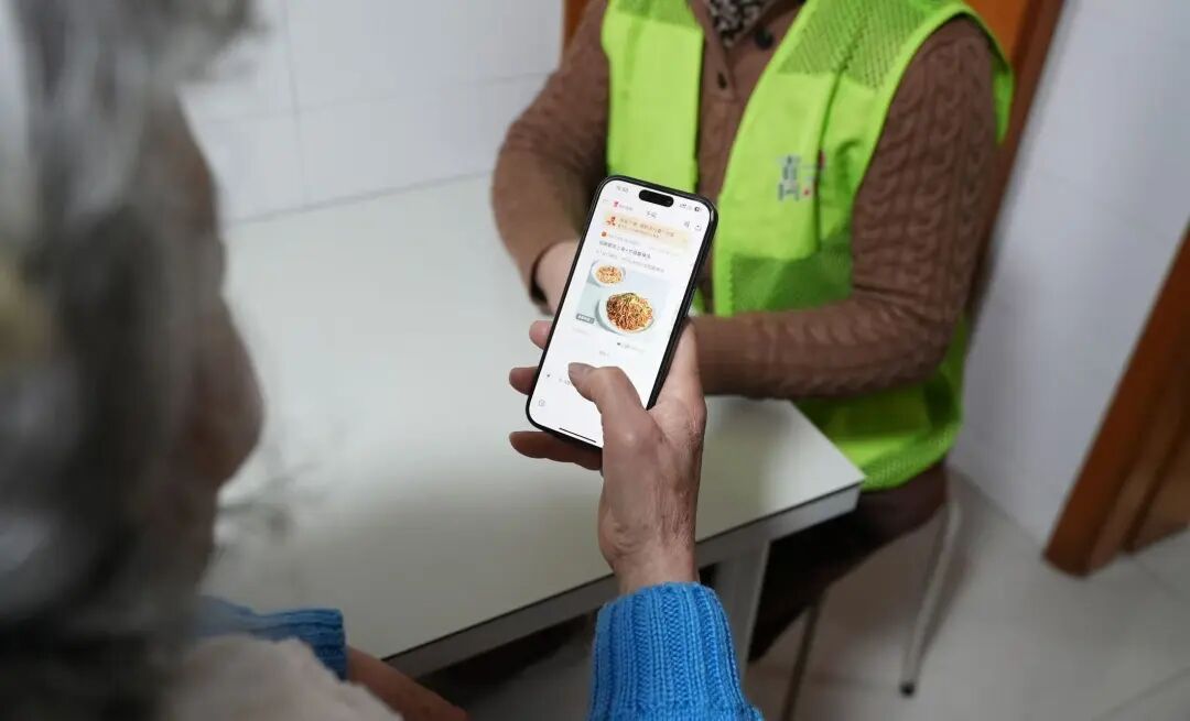 加速人工智能普惠应用，让AI助力老人一日三餐