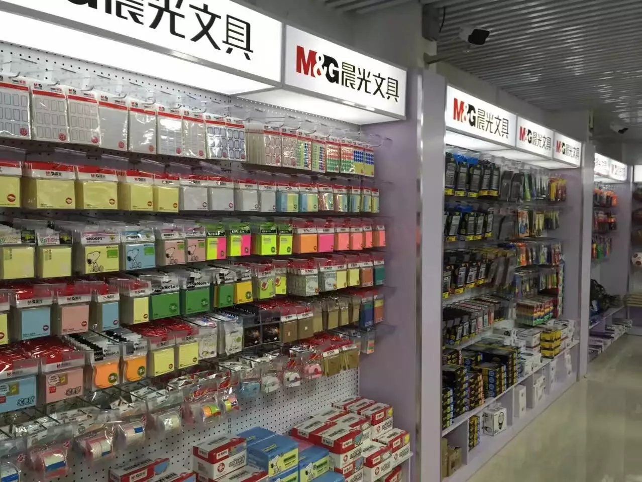 晨光股份获得外观设计专利授权：“三角拼插本册展示架”