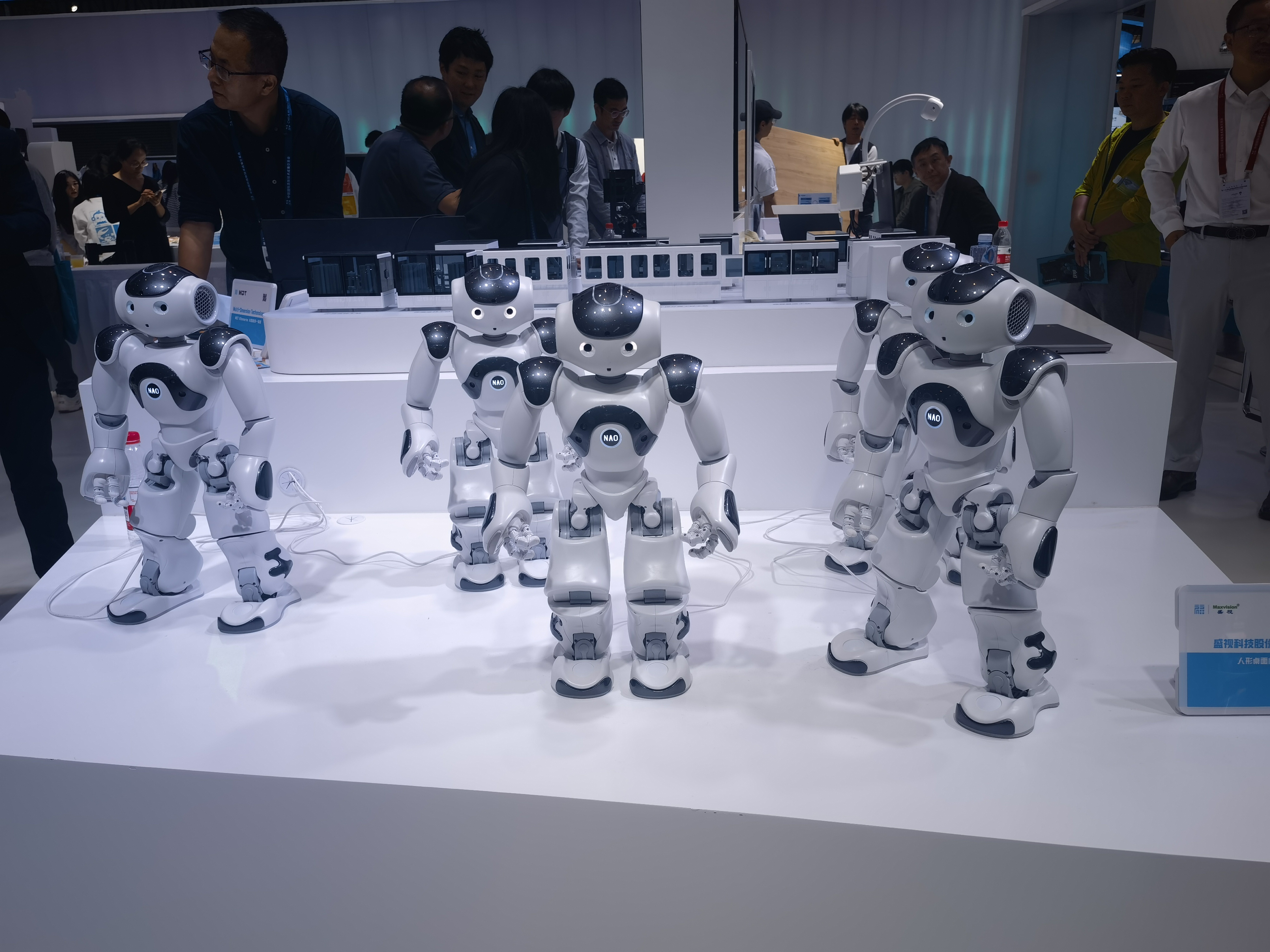 车企为何扎堆进军人形机器人？