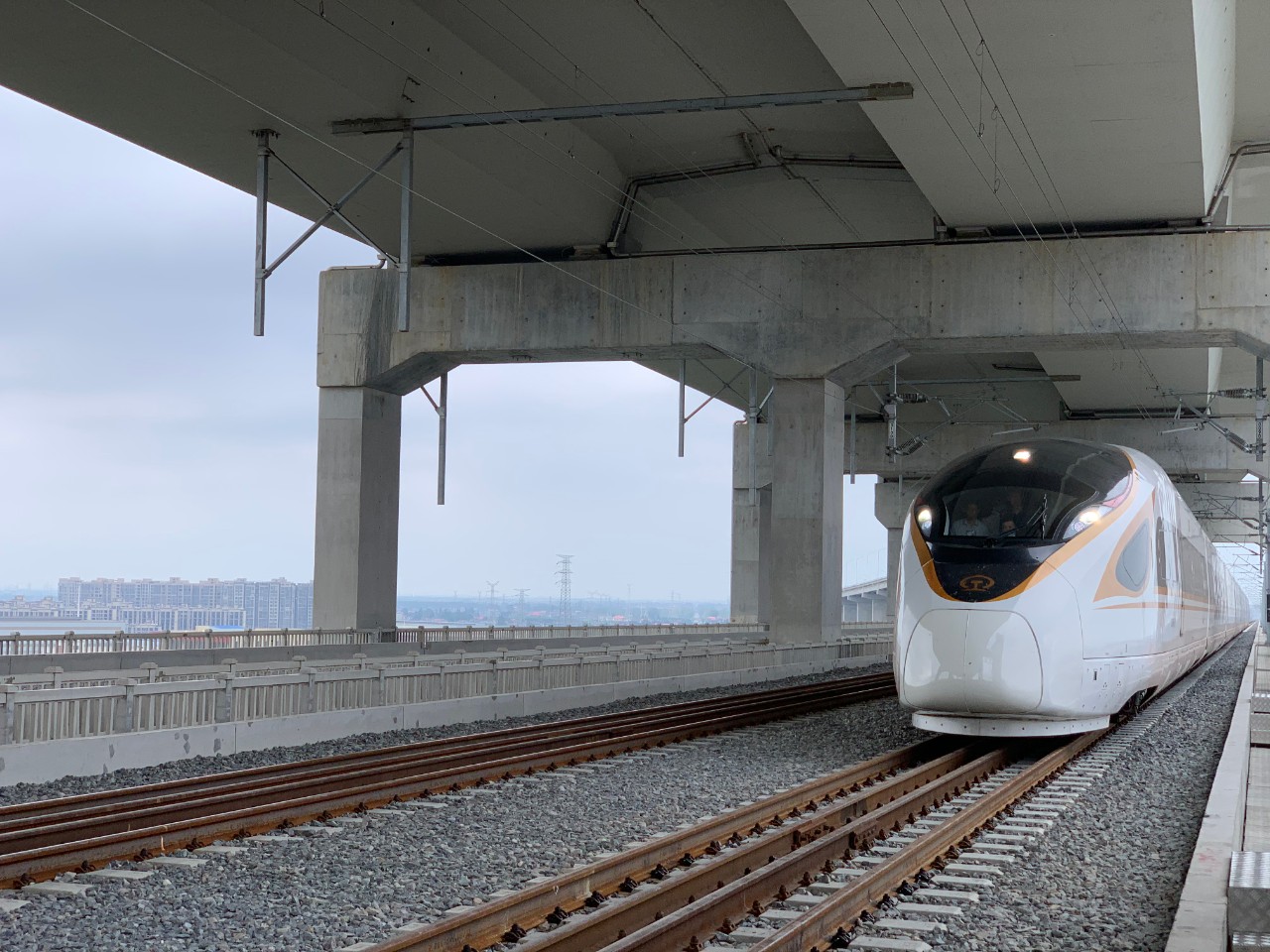 柏诚股份换手率34.30%，沪股通净卖出1445.03万元